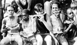 吃瓜人拍照情侣,吃瓜人捕捉到的情侣拍照风采