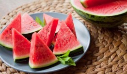 搬凳吃瓜,一场别开生面的夏日盛宴