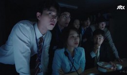 穿越后宫吃瓜看戏,穿越女子的吃瓜看戏之旅