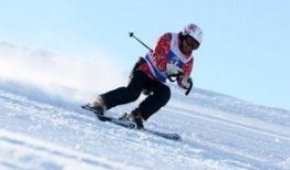 新疆阿勒泰滑雪吃瓜,游客体验冰雪与瓜果的完美邂逅