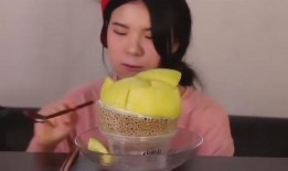 美女吃瓜吃多了,揭秘娱乐圈背后的秘密