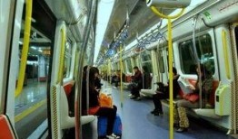 吃瓜打卡地铁,揭秘都市生活百态