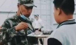 教官当面吃瓜剩饭,教官的“瓜剩饭”奇遇记