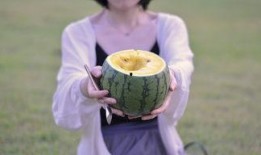 吃瓜喝酒少女,吃瓜喝酒少，青春活力无限