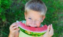 大哭皱眉吃瓜群众,大哭皱眉，吃瓜群众的热闹一幕