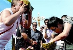 吃瓜大赛背后,一场全民娱乐的狂欢盛宴