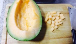 吃大脚哈密瓜,探寻新疆特色美食之旅