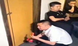 新娘淡定吃瓜,婚礼现场成欢乐盛宴