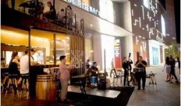 郑州酒吧吃瓜,一场别开生面的“吃瓜”盛宴