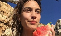 拍照的人吃瓜的人,捕捉光影中的酸甜苦辣