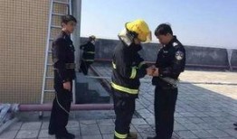 跳楼丈夫吃瓜民警,跳楼丈夫与吃瓜民警的惊人真相”