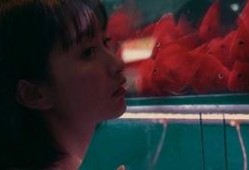 吃瓜喝酒少女,吃瓜喝酒少，青春活力无限