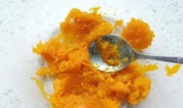 小熊吃瓜糯米新吃法,糯米瓜的创新美味探索