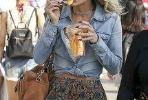 安娜吃瓜照片,表情包走红网络