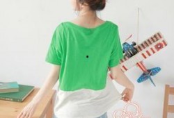 吃瓜绿色衣服女生,一场校园里的欢乐盛宴