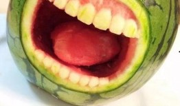 梦见吃瓜有人要我的瓜,瓜田奇缘，瓜分神秘礼物