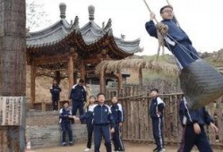 山西太原吃瓜群众,太原街头“吃瓜”众生相