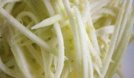 生瓜凉拌怎么吃,生瓜凉拌的独特风味体验