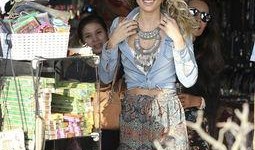 安娜吃瓜照片,表情包走红网络