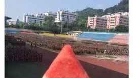 军训学哥吃瓜,揭秘军营里的那些趣事